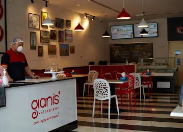 Gianis Restaurant