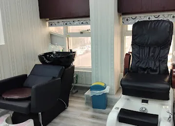Gloss N Shine Ladies Beauty Salon & Spa