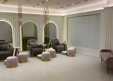 Gloss Up Beauty Lounge