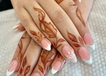 Gloss Up Beauty Lounge