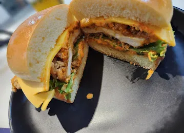 Golden Burger Cafeteria
