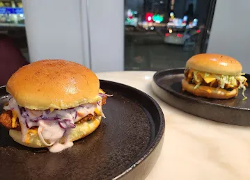Golden Burger Cafeteria