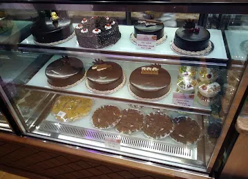 Goldicake Bakery & Restaurant