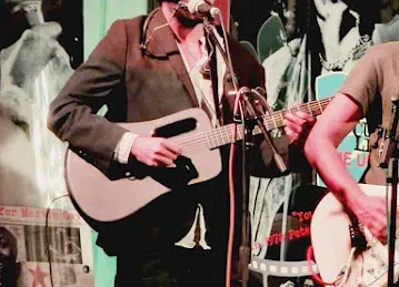 Guitar lessons and ukulele lessons