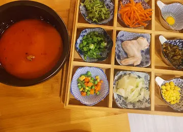 过桥缘鸡汤米线（GUO QIAO YUAN RESTAURANT)