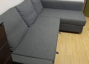 Hamdan use furniture