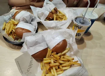 Hardees Khalifa Al-Ain
