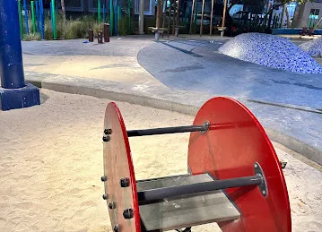 حديقة بني ياس شرق 7