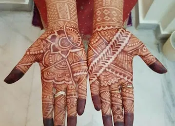 Henna by Hana (BEST HENNA ARTIST IN UAE)