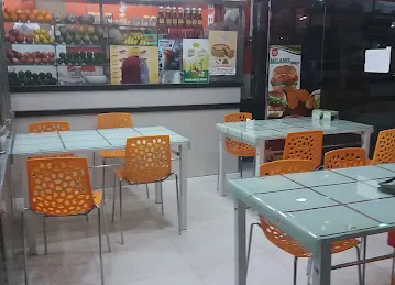 Highlight Burger Cafeteria