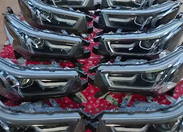 Hilux &fourchunar all body parts