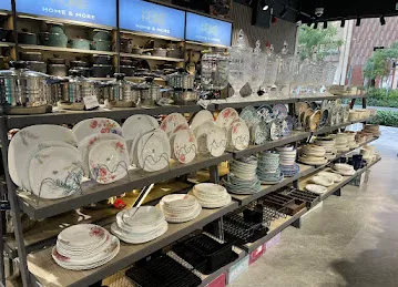HOME & MORE