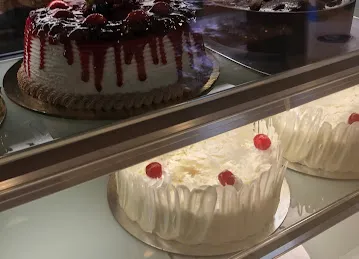 جراند بيك للحلويات والمعجنات GRAND BAKE SWEETE & PASTRIES