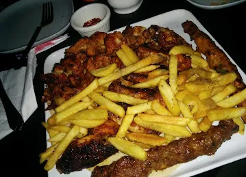 JUS T CAFE & RESTAURANT LLC