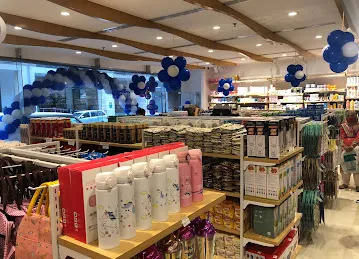 Just Me Store - Karama