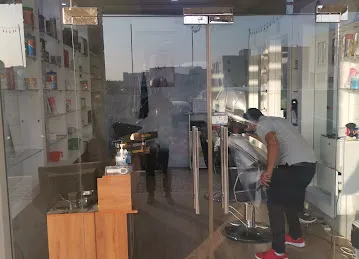K M gents saloon