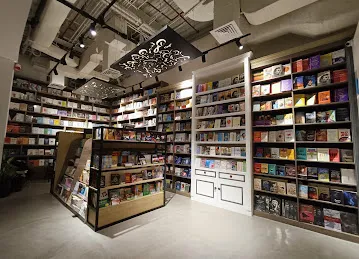 Kalemat bookstore مكتبة كلمات