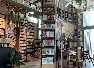 Kalemat bookstore مكتبة كلمات