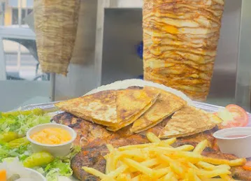 كافتيريا قرية الشاورما الطازجة