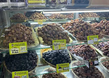 Khalas Malaki dates ROYAL DATES