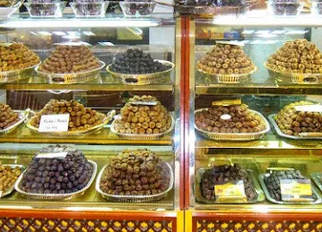 Khalas Malaki dates ROYAL DATES