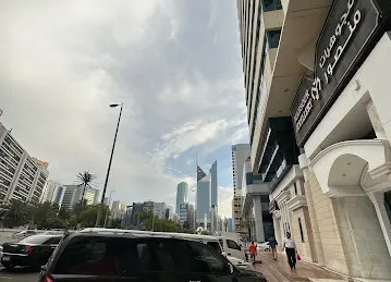 Khalifa Bin Zayed St / Fatima Bint Mubarak St