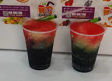 خوخ مشمش دبي بجانب كوخ الشاي