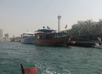 خور دبي تكاسي بحرية