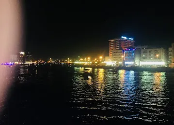 خور دبي تكاسي بحرية