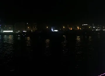 خور دبي تكاسي بحرية