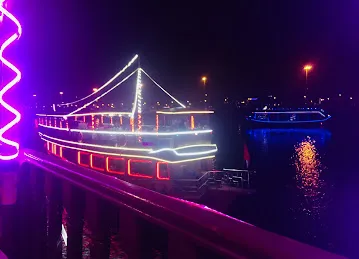 خور دبي تكاسي بحرية