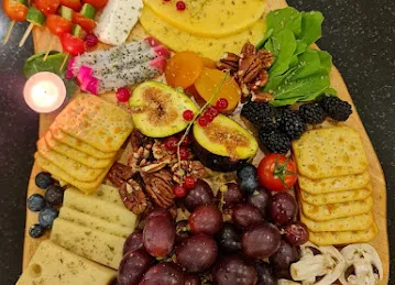 KNIFE & BOARD (Cheese platter and Charcuterie Board)