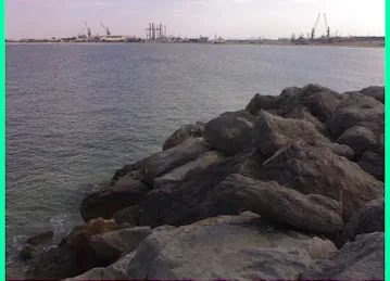 كاسر أمواج الزوراء