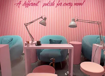 L&A nail room