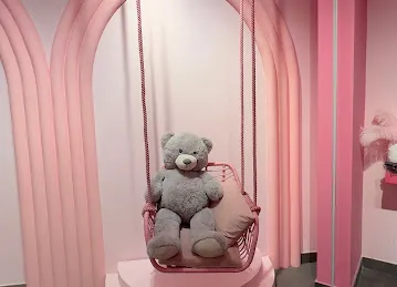 L&A nail room