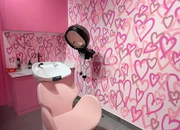 L&A nail room