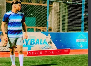 لاعب كرة قدم