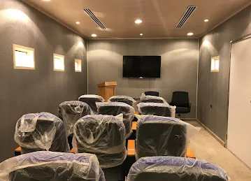 العربة لصيانة واصلاح فتحات السقف والكشف وتعديل السيارات Al Arabah Auto Workshop