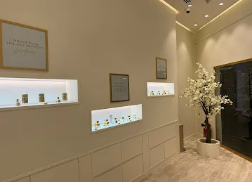 La Clinique Des Parfums