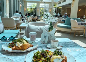 La Maison Gateau Cafe