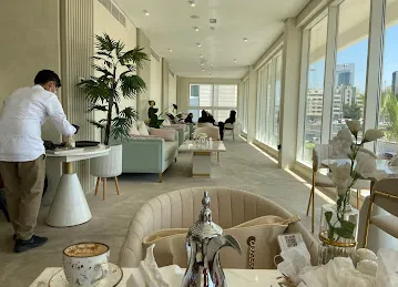 La Maison Gateau Cafe