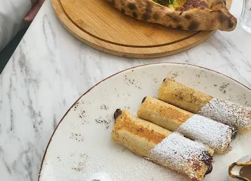 La Maison Gateau Cafe