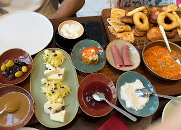 Lalezar Restaurant and Cafe