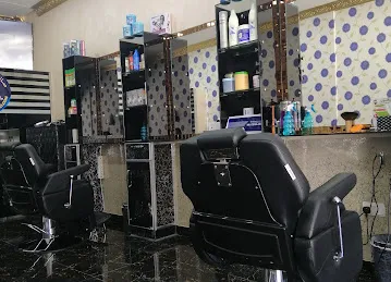 LAMSAT FAAN SALOON