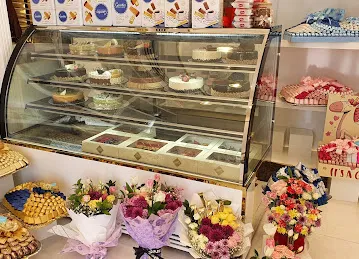 Laroche Chocolate, Cake, Flowers
