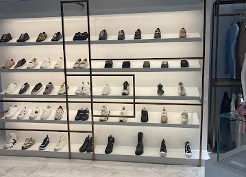 Last Chance Luxury Fashion Outlet