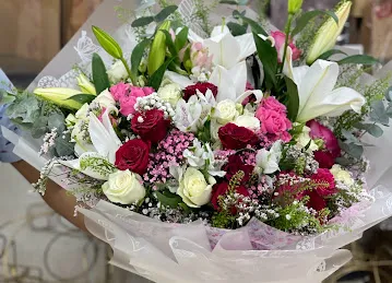 البنفسج للأزهار والهداياAl Banafsaj flowers and gifts Co LLC