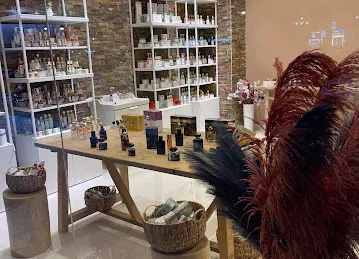 لابيرل للعطور ومستحضرات التجميل الطبيعية