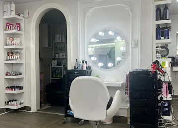 Le posh ladies salon