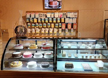 Lee cakes sweets and flowers